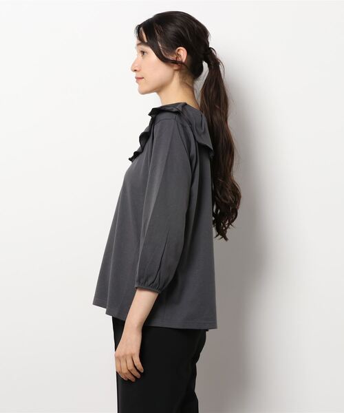 Te chichi TERRASSE（テチチテラス）の「カットフリルカラーカットソー（Tシャツ/カットソー・レディース・ブラウン/オフホワイト/チャコール・ﾌﾘ-）」の5枚目の写真