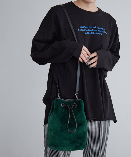 PAGEBOY(ページボーイ)の「ボアバケットバッグ(ショルダーバッグ・レディース・ホワイト/グリーン・FREE)」の3枚目の写真