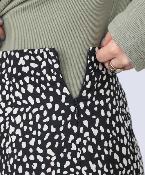 COLONY 2139(コロニートゥーワンスリーナイン)の「レオパード柄マーメイドスカート(スカート・レディース・ブラック/アイボリー・FREE)」の5枚目の写真