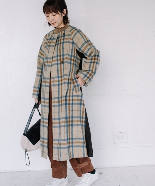 POU DOU DOU（プードゥドゥ）の「ノーカラーダブルボタンロングコート（ノーカラーコート・レディース・ベージュ/ネイビー/イエロー・3）」の8枚目の写真