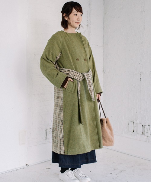 POU DOU DOU（プードゥドゥ）の「ノーカラーダブルボタンロングコート（ノーカラーコート・レディース・ベージュ/ネイビー/イエロー・3）」の17枚目の写真