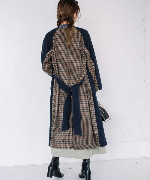 POU DOU DOU（プードゥドゥ）の「ノーカラーダブルボタンロングコート（ノーカラーコート・レディース・ベージュ/ネイビー/イエロー・3）」の11枚目の写真