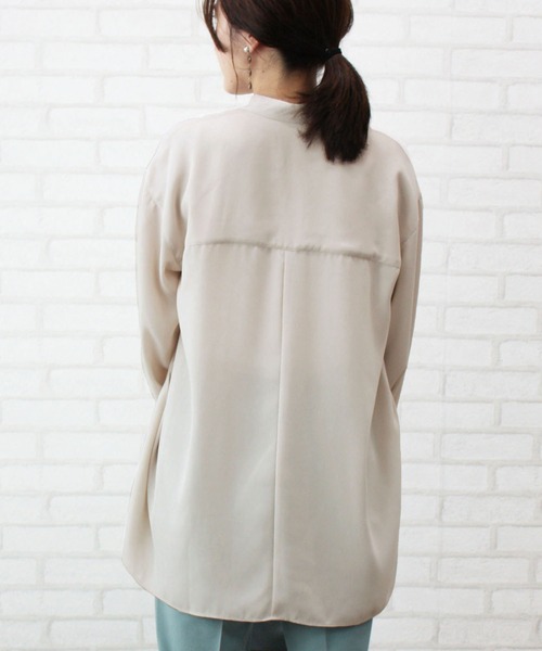 BELLUNA PLUS(ベルーナ)の「タック使いバンドカラーシャツチュニック(シャツ/ブラウス・レディース・ネイビー/モスグリーン/グレー系その他/ワイン・MEDIUM/LARGE/X-LARGE)」の7枚目の写真