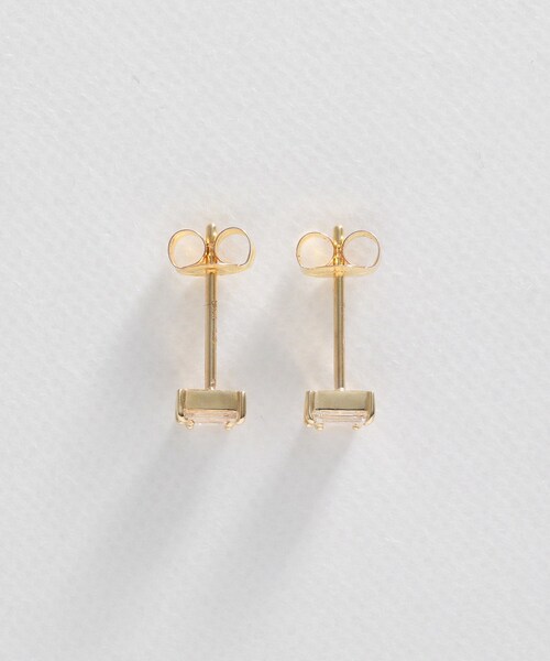 COCOSHNIK（ココシュニック）の「K18ダイヤモンド バゲットカット コンビネーション スタッドピアス（ピアス（両耳用）・レディース・アイボリー系・00）」の4枚目の写真