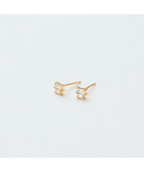 COCOSHNIK（ココシュニック）の「K18ダイヤモンド バゲットカット コンビネーション スタッドピアス（ピアス（両耳用）・レディース・アイボリー系・00）」の3枚目の写真