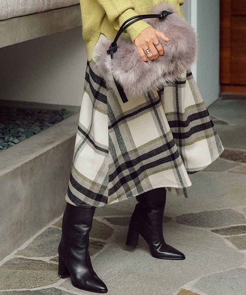 IEDIT（イディット）の「ＩＥＤＩＴ　ブランケットタッチのフレアーラインチェックスカート（スカート・レディース・ホワイト×ブラック/キャメル・MEDIUM/LARGE/X-LARGE/XX-LARGE/XXX-LARGE）」の2枚目の写真
