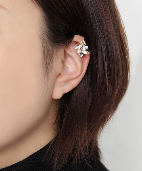 SMELLY（スメリー）の「SMELLY ビジューイヤーカフ（イヤリング・レディース・ゴールド・ONE）」の4枚目の写真