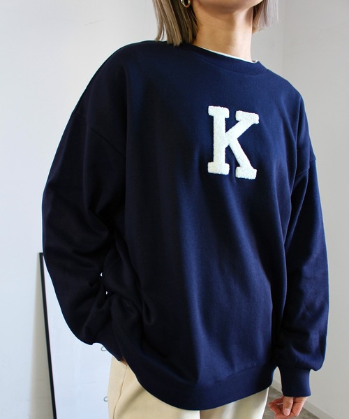 MLI'A（エムリア）の「イニシャルロゴスウェット（スウェット・レディース・ネイビー/オフホワイト/グリーン/オートミール・M）」の4枚目の写真