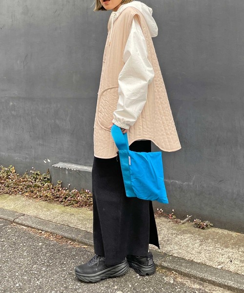Omekashi（オメカシ）の「キルティングベスト（ポンチョ・レディース・ブラック/ベージュ/アイボリー・FREE）」の17枚目の写真