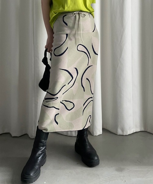 Ameri（アメリ）の「MEDI CURVE ART TIGHT SKIRT（スカート・レディース・セージグリーン/オレンジ/ブラウン・SMALL/MEDIUM）」の6枚目の写真