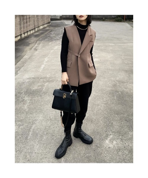 OWLLIDA apartment.(オルリダアパートメント)の「Asymmetry mannish vest(ベスト・レディース・ブラック/モカ・FREE)」の17枚目の写真