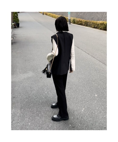 OWLLIDA apartment.(オルリダアパートメント)の「Asymmetry mannish vest(ベスト・レディース・ブラック/モカ・FREE)」の3枚目の写真