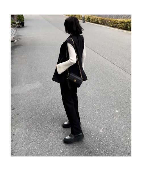 OWLLIDA apartment.(オルリダアパートメント)の「Asymmetry mannish vest(ベスト・レディース・ブラック/モカ・FREE)」の14枚目の写真