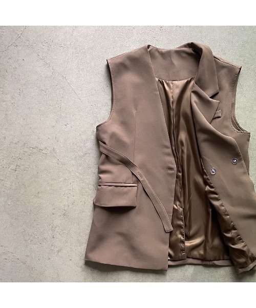 OWLLIDA apartment.(オルリダアパートメント)の「Asymmetry mannish vest(ベスト・レディース・ブラック/モカ・FREE)」の10枚目の写真