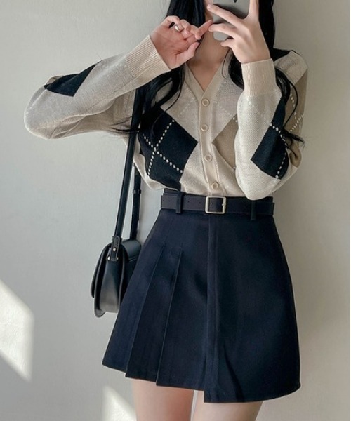 SONA（ソナ）の「SONYUNARA ハーフプリーツベルトミニスカート（スカート・レディース・ブラック/グレー・SMALL/MEDIUM/LARGE）」の6枚目の写真