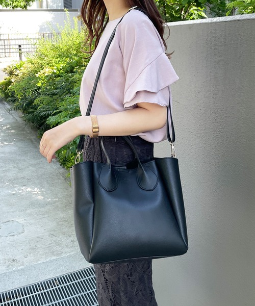 OPAQUE.CLIP（オペークドットクリップ）の「◆フェイクレザーミドルサイズトートバッグ【2WAY】（トートバッグ・レディース・ブラック/ベージュ/シルバー/ブルー・00）」の2枚目の写真