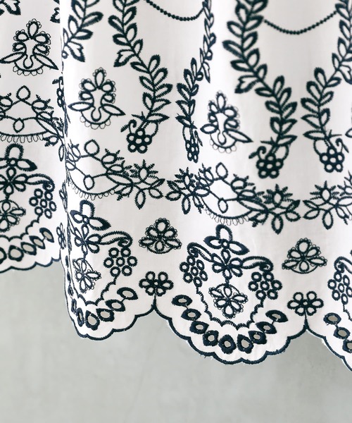 osharewalker（オシャレウォーカー）の「【廃盤】『配色刺繍スカラップレースギャザースカート』（スカート・レディース・オフホワイト/ブラック・2/1）」の5枚目の写真
