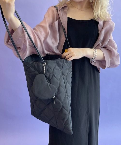 w closet(ダブルクローゼット)の「ハートポーチ付きキルティングトートバッグ(トートバッグ・レディース・ブラック/カーキ/アイボリー/ラベンダー・FREE)」の21枚目の写真