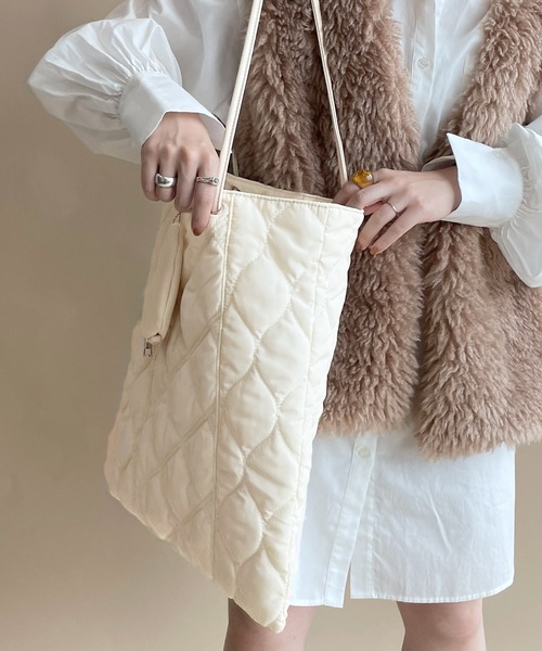 w closet(ダブルクローゼット)の「ハートポーチ付きキルティングトートバッグ(トートバッグ・レディース・ブラック/カーキ/アイボリー/ラベンダー・FREE)」の12枚目の写真