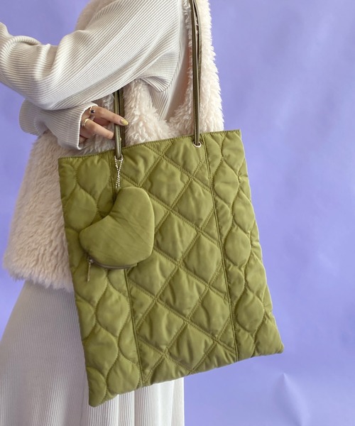 w closet(ダブルクローゼット)の「ハートポーチ付きキルティングトートバッグ(トートバッグ・レディース・ブラック/カーキ/アイボリー/ラベンダー・FREE)」の17枚目の写真