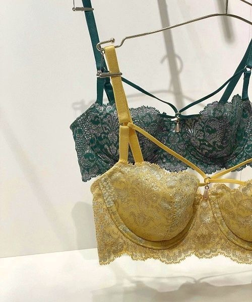 ANNEBRA(アンブラ)の「Olive ストリングデザインライトブラジャー(ブラジャー・レディース・イエロー/グリーン・B70/C70/D70/B75/C75/D75/E70/E75/F70/F75/E80/C80/D80/G70/G75)」の20枚目の写真