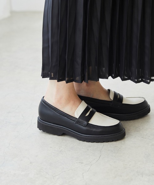 menue（メヌエ）の「晴雨兼用ボリュームソールローファー（ローファー・レディース・アイボリー/ブラック×ホワイト/グレイッシュベージュ/ブラック/ブラック系その他・XS/M/3L/LL/S/L）」の4枚目の写真