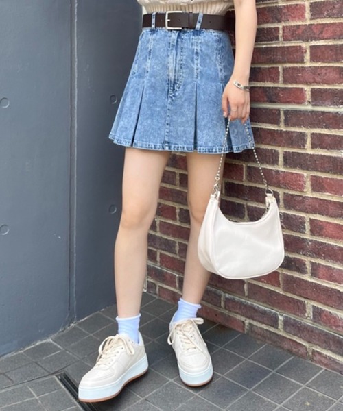 one after another NICE CLAUP（ワンアフターアナザーナイスクラップ）の「ベルト付きプリーツミニスカート（スカート・レディース・ブラック/ブラウン/ベージュ/ケミカルウォッシュ・FREE）」の4枚目の写真