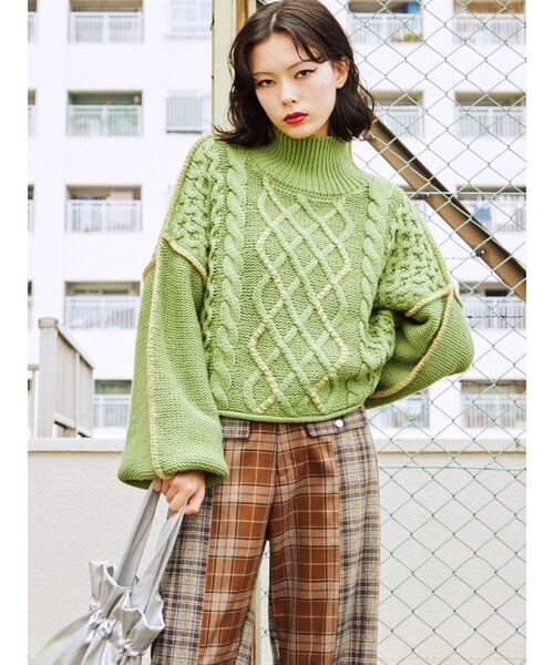 jouetie（ジュエティ）の「クロップドステッチニット（ニット/セーター・レディース・オレンジ/ブラック/ブルー/グリーン・MEDIUM）」の3枚目の写真