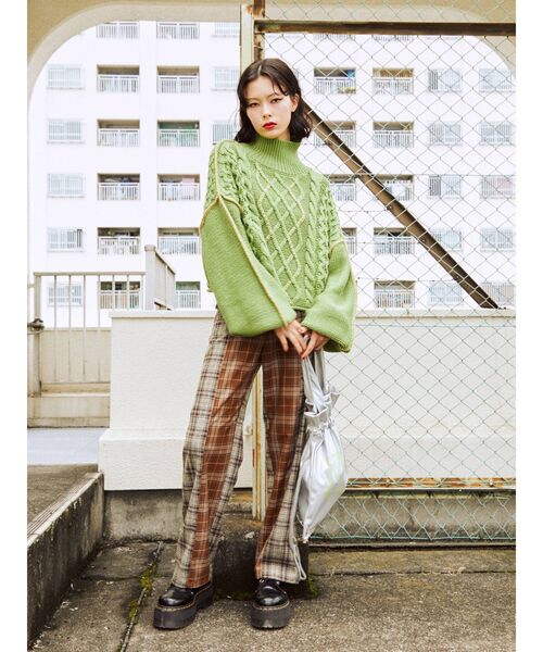 jouetie（ジュエティ）の「クロップドステッチニット（ニット/セーター・レディース・オレンジ/ブラック/ブルー/グリーン・MEDIUM）」の20枚目の写真