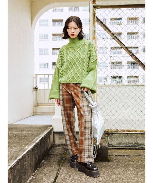 jouetie（ジュエティ）の「クロップドステッチニット（ニット/セーター・レディース・オレンジ/ブラック/ブルー/グリーン・MEDIUM）」の22枚目の写真