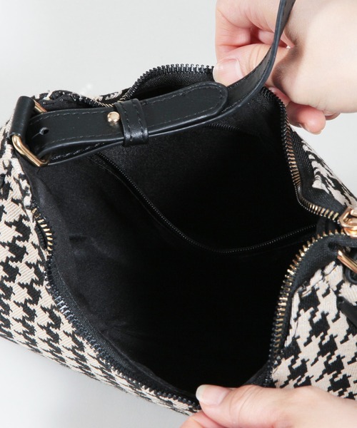 Julia Boutique（ジュリアブティック）の「千鳥格子柄ハーフムーンバッグ/22576（ハンドバッグ・レディース・ブラック・ONE）」の14枚目の写真