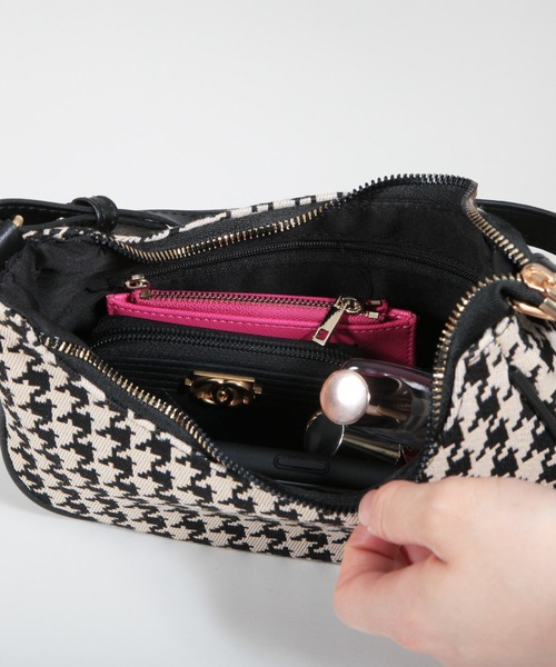 Julia Boutique（ジュリアブティック）の「千鳥格子柄ハーフムーンバッグ/22576（ハンドバッグ・レディース・ブラック・ONE）」の15枚目の写真