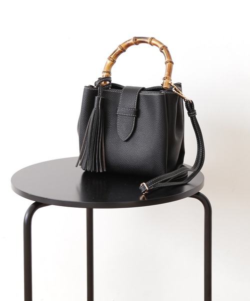 N.（N. Natural Beauty Basic）（エヌエヌナチュラルビューティーベーシック）の「バンブータッセルショルダーバッグ（ショルダーバッグ・レディース・ブラック/グレイッシュベージュ/ブルー・ﾌﾘ-）」の2枚目の写真