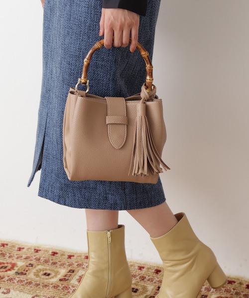 N.（N. Natural Beauty Basic）（エヌエヌナチュラルビューティーベーシック）の「バンブータッセルショルダーバッグ（ショルダーバッグ・レディース・ブラック/グレイッシュベージュ/ブルー・ﾌﾘ-）」の4枚目の写真