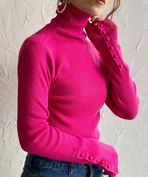 She's Closet(シーズクローゼット)の「袖ボタンハイネックタイト長袖リブタートルニットプルオーバー(ニット/セーター・レディース・ブラック×ホワイト/アイボリー/ブラック/ピンク/オレンジ/ブルー/グリーン/杢グレー/ライトブルー/ペールイエロー/ホワイト系その他/ブラック系その他/パープル/ブラック系その他2/レッド/チャコール/ダークオレンジ/グリーン系その他・FREE)」の15枚目の写真