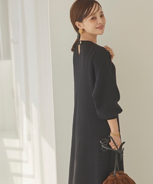 KOBE LETTUCE(コウベレタス)の「WEARISTA田中亜希子さんコラボ 袖ボリュームニットフレアワンピース(ワンピース・レディース・カーキ系/ブラック/ベージュ系・FREE)」の1枚目の写真
