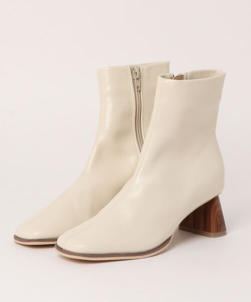 minia（ミニア）の「台形ヒールショートブーツ（ブーツ・レディース・ブラック/アイボリー/グレイッシュベージュ・S/M/L）」の7枚目の写真