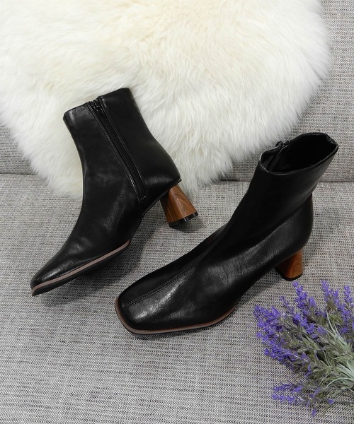 minia（ミニア）の「台形ヒールショートブーツ（ブーツ・レディース・ブラック/アイボリー/グレイッシュベージュ・S/M/L）」の21枚目の写真