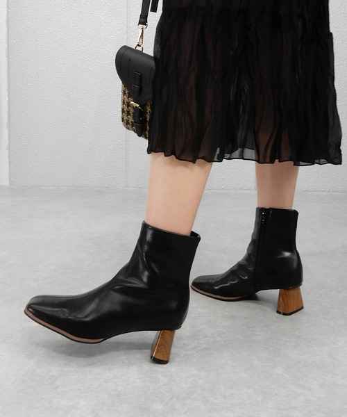 minia（ミニア）の「台形ヒールショートブーツ（ブーツ・レディース・ブラック/アイボリー/グレイッシュベージュ・S/M/L）」の18枚目の写真