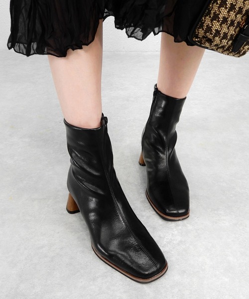 minia（ミニア）の「台形ヒールショートブーツ（ブーツ・レディース・ブラック/アイボリー/グレイッシュベージュ・S/M/L）」の17枚目の写真