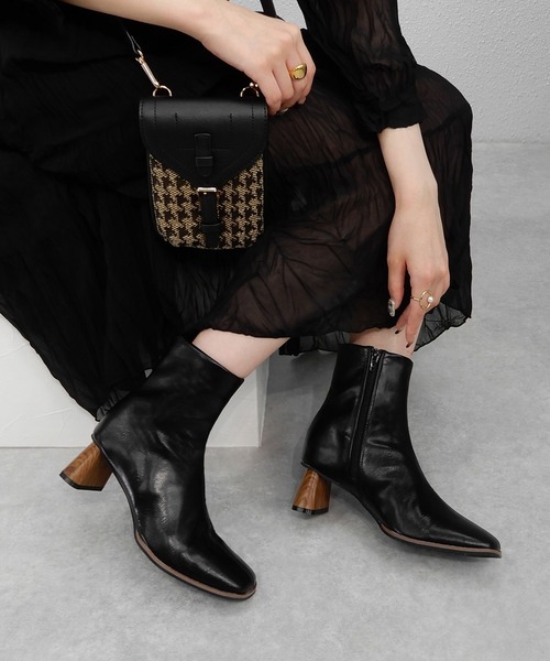 minia（ミニア）の「台形ヒールショートブーツ（ブーツ・レディース・ブラック/アイボリー/グレイッシュベージュ・S/M/L）」の16枚目の写真