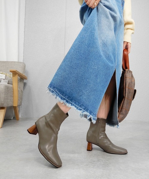 minia（ミニア）の「台形ヒールショートブーツ（ブーツ・レディース・ブラック/アイボリー/グレイッシュベージュ・S/M/L）」の14枚目の写真