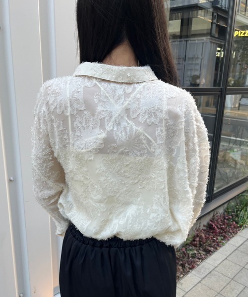 nemne store（ネンネストア）の「【低身長用サイズあり】フリンジジャガード花柄シアーシャツ（シャツ/ブラウス・レディース・ブルー/アイボリー/ピンク・SMALL/MEDIUM）」の6枚目の写真