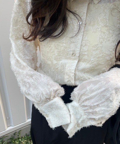 nemne store（ネンネストア）の「【低身長用サイズあり】フリンジジャガード花柄シアーシャツ（シャツ/ブラウス・レディース・ブルー/アイボリー/ピンク・SMALL/MEDIUM）」の7枚目の写真