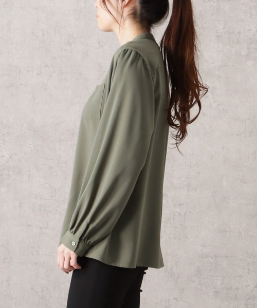 NAVY(ネイビー)の「とろみ前開き スキッパーカラー長袖シャツ(シャツ/ブラウス・レディース・カーキ/ブラック/ライトベージュ・フリー)」の8枚目の写真