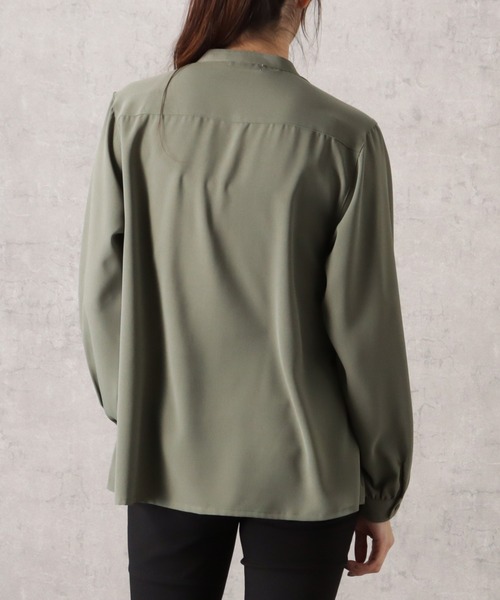 NAVY(ネイビー)の「とろみ前開き スキッパーカラー長袖シャツ(シャツ/ブラウス・レディース・カーキ/ブラック/ライトベージュ・フリー)」の11枚目の写真