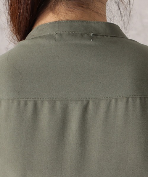 NAVY(ネイビー)の「とろみ前開き スキッパーカラー長袖シャツ(シャツ/ブラウス・レディース・カーキ/ブラック/ライトベージュ・フリー)」の13枚目の写真