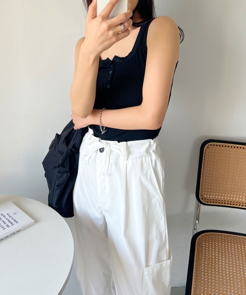 CLEA(クレア)の「ヘンリースクエアネックタンクトップインナー(タンクトップ・レディース・ホワイト/ブラウン/ブラック/グレー/チャコールグレー・FREE)」の22枚目の写真