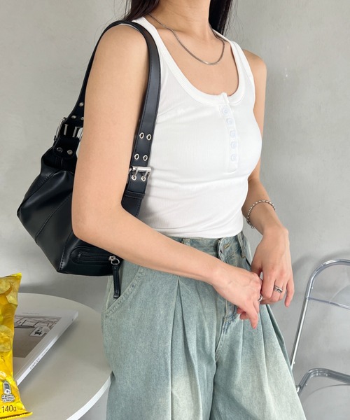 CLEA(クレア)の「ヘンリースクエアネックタンクトップインナー(タンクトップ・レディース・ホワイト/ブラウン/ブラック/グレー/チャコールグレー・FREE)」の11枚目の写真