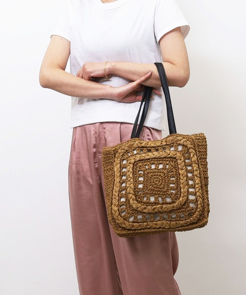 COOCO（クーコ）の「ペーパースクエア柄編みトートバッグ（かごバッグ・レディース・ブラック/ナチュラル/キャメル・9）」の15枚目の写真